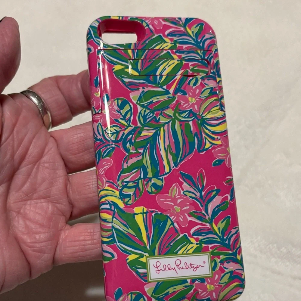 iPhone 5/5X. Are there any out there;). Lilly Pulitzer Vibrant Leafy Phone Case